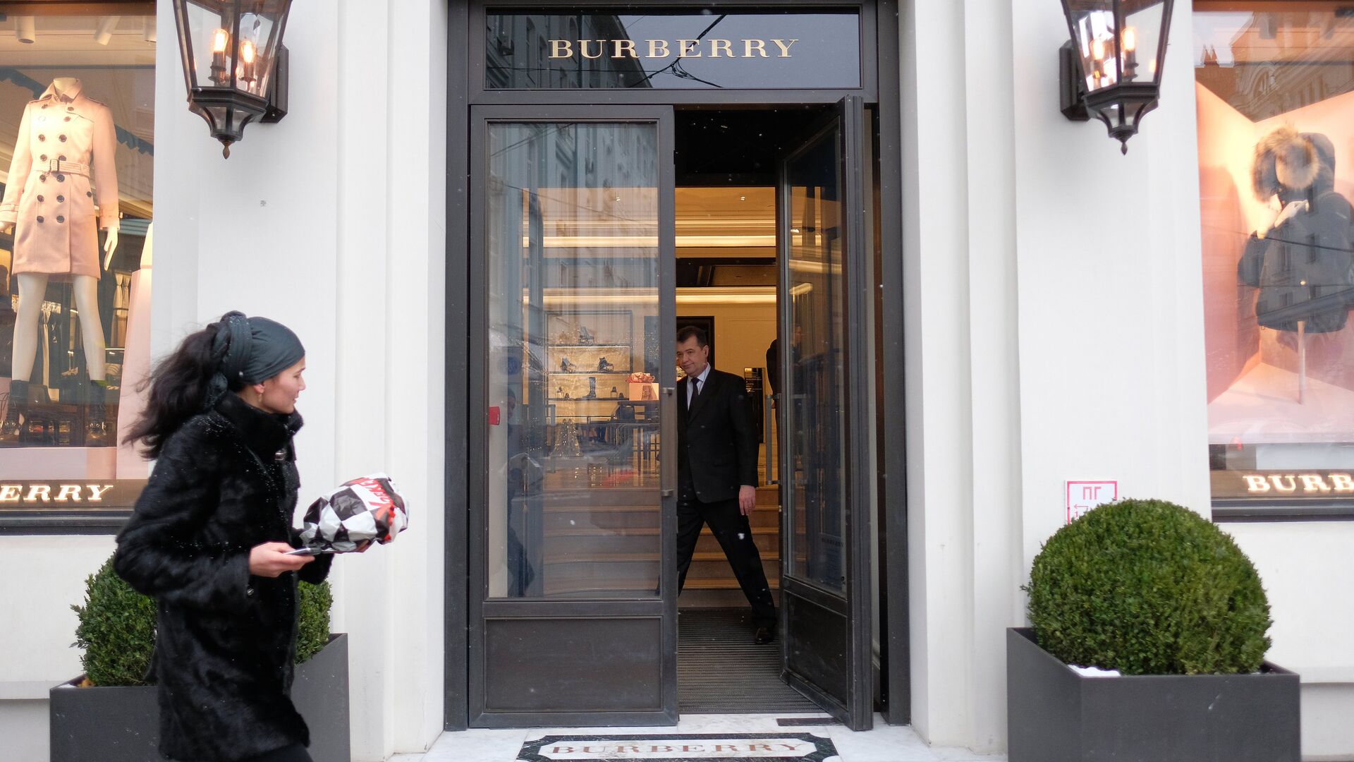 Бутик Burberry в Москве - РИА Новости, 1920, 17.12.2025