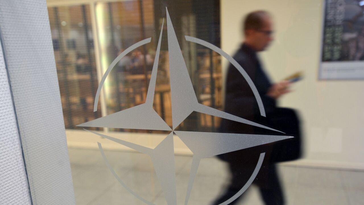 В Кремле заявили о "ползучем" движении НАТО в сторону России