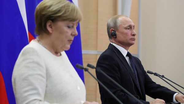 Президент РФ Владимир Путин и федеральный канцлер ФРГ Ангела Меркель на пресс-конференции по итогам встречи в Сочи. 18 мая 2018