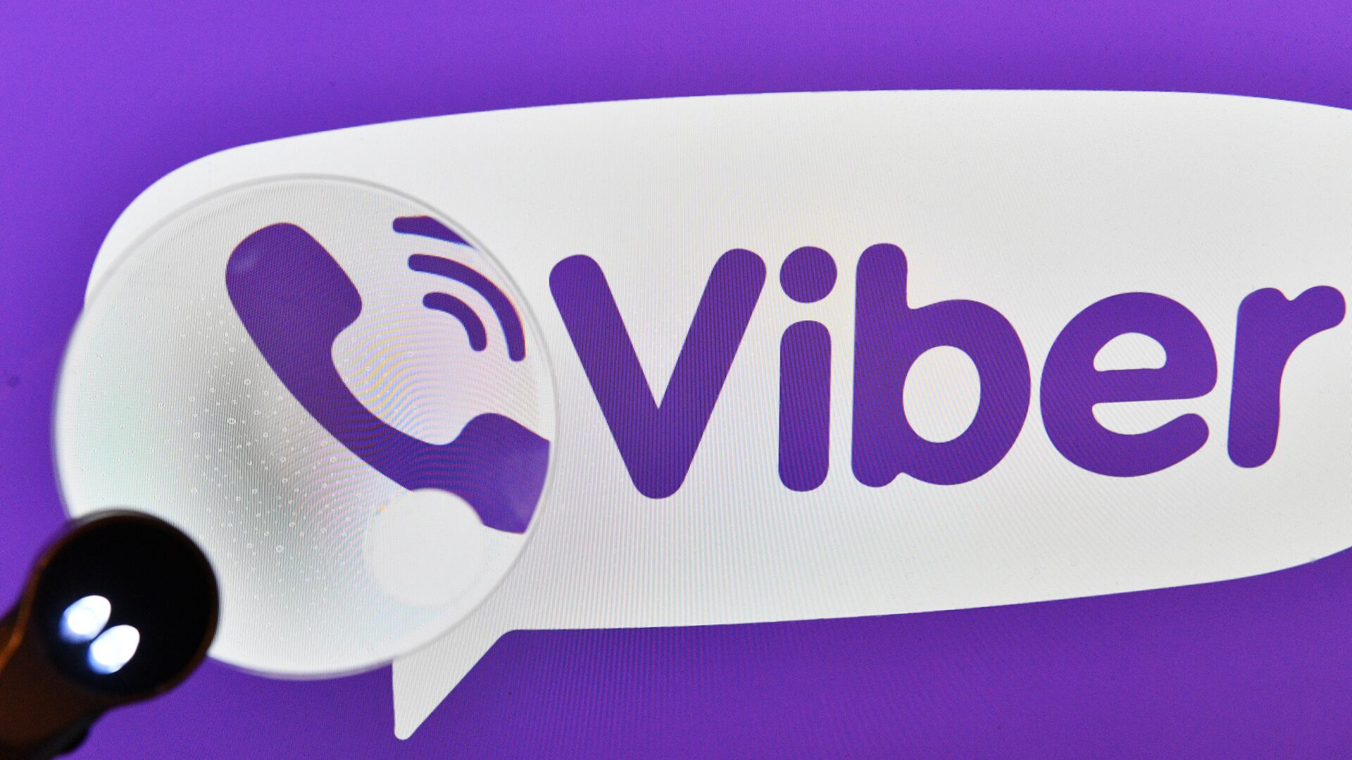 Логотип мессенджера Viber на экране смартфона - РИА Новости, 1920, 24.02.2022