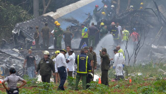 На месте крушения самолета Boeing 737 авиакомпании Cubana de Aviacion в Гаване, Куба. 18 мая 2018