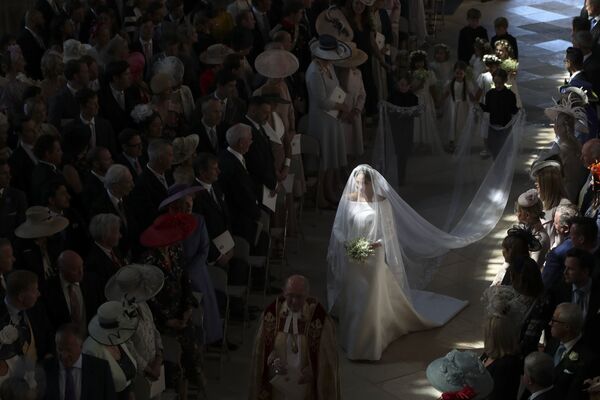 Меган Маркл во время свадебной церемонии в часовне Святого Георгия в Виндзорском замке недалеко от Лондона, Англия. 19 мая 2018
