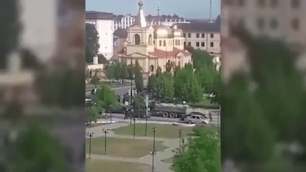 Видео с места нападения боевиков в Грозном