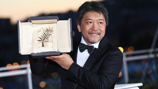 Режиссер Хирокадзу Корээда на фотосессии победителей в рамках церемонии закрытия 71-го Каннского международного кинофестиваля.