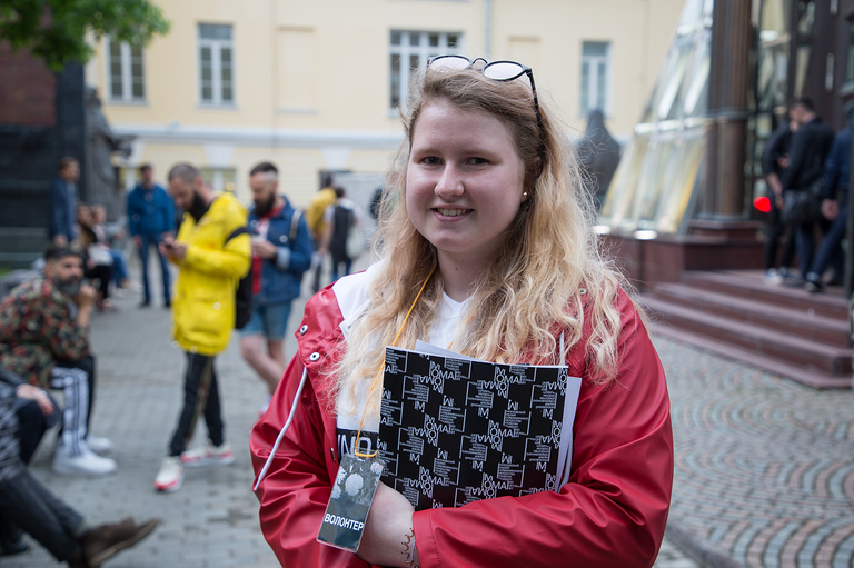 В ближайшем будущем Екатерина хочет стать постоянным добровольцем именно в ММОМА: участвовать в монтаже выставок и работать напрямую с художниками В ближайшем будущем Екатерина хочет стать постоянным добровольцем именно в ММОМА: участвовать в монтаже выставок и работать напрямую с художниками