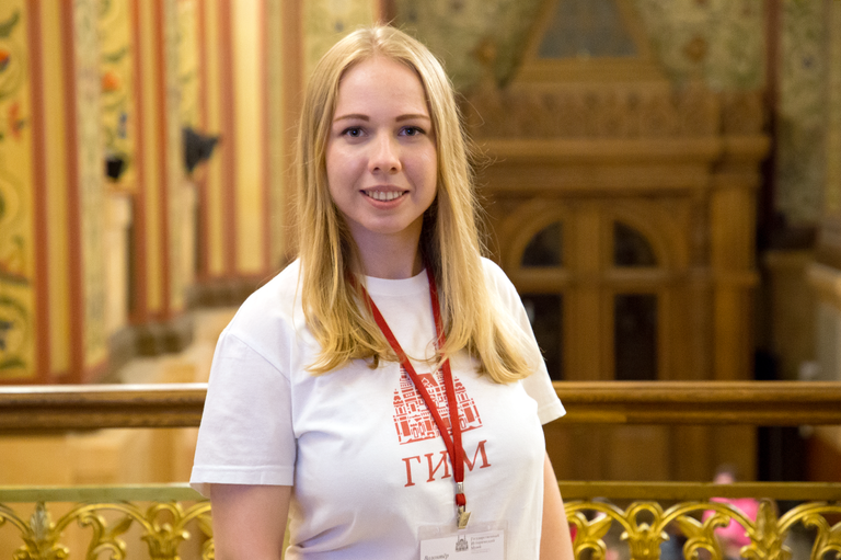 Благодаря общению с сотрудниками музея и подробному изучению экспозиции Надежда полностью погружается в историческую науку Благодаря общению с сотрудниками музея и подробному изучению экспозиции Надежда полностью погружается в историческую науку