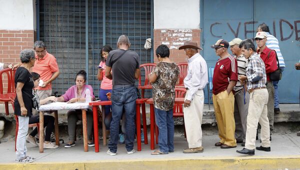 Венесуэльские граждане регистрируются на президентских выборах. 20 мая 2018