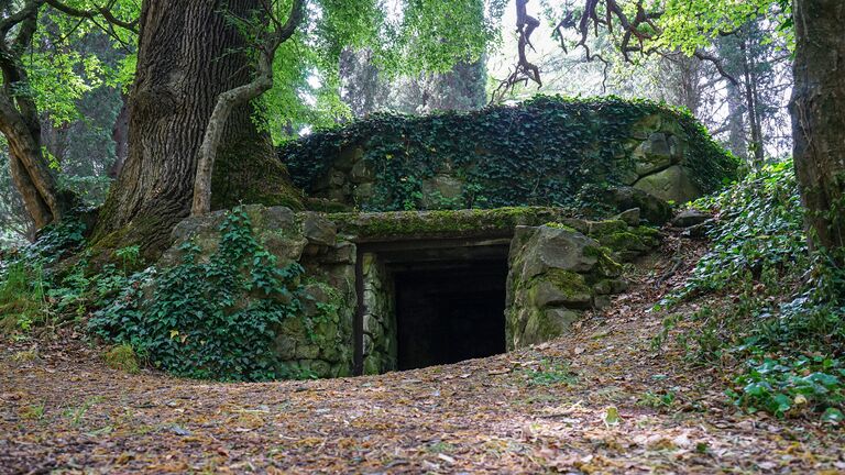 Склеп Гартвиса в парке Виннера, МДЦ Артек