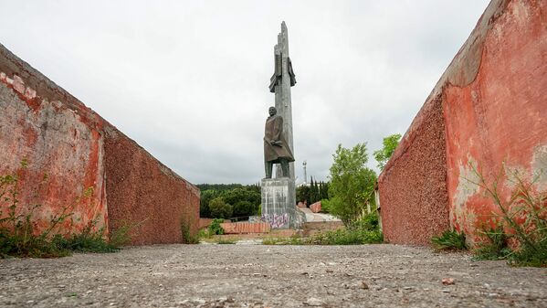 Памятник В. И. Ленину, МДЦ Артек