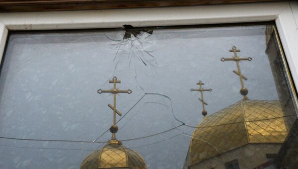 Последствия нападения на церковь Архангела Михаила в Грозном. Архивное фото