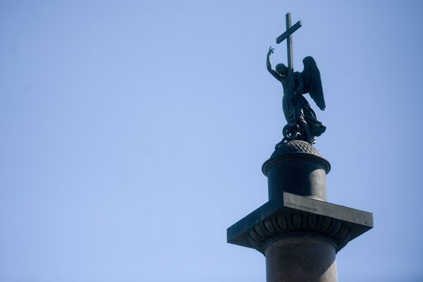 Александровская колонна на Дворцовой площади в Санкт-Петербурге Александровская колонна на Дворцовой площади в Санкт-Петербурге