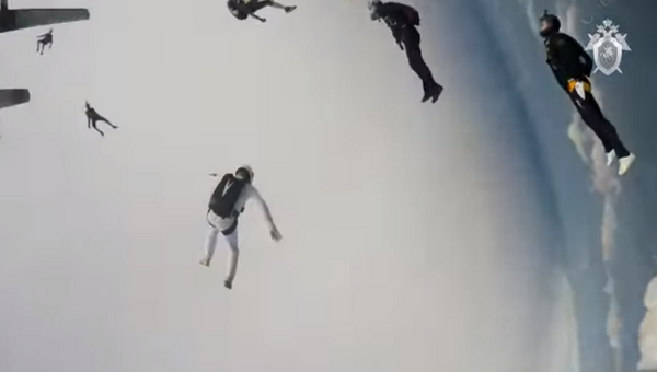 Видео падения парашютистов в Татарстане