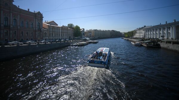 Прогулочный катер в Санкт-Петербурге