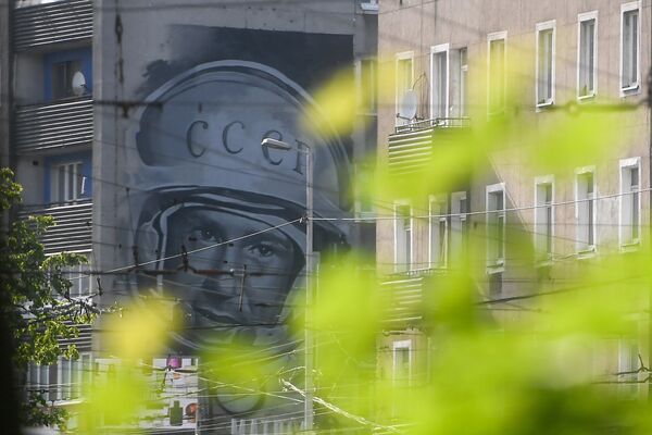 Граффити-портрет Алексея Леонова на доме в Калининграде