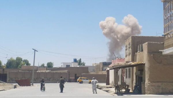 Облако дыма на месте взрыва в Кандагаре, Афганистан. 22 мая 2018