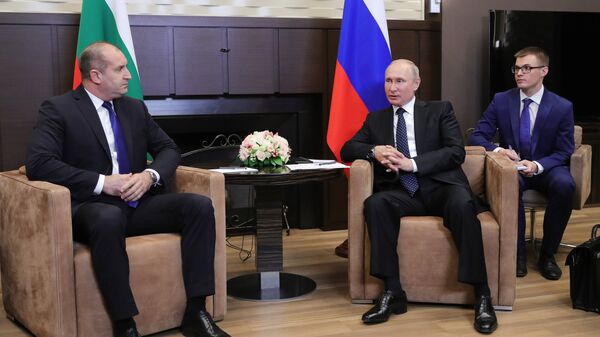 Президент РФ Владимир Путин и президент Болгарии Румен Радев во время встречи в Сочи. 22 мая 2018