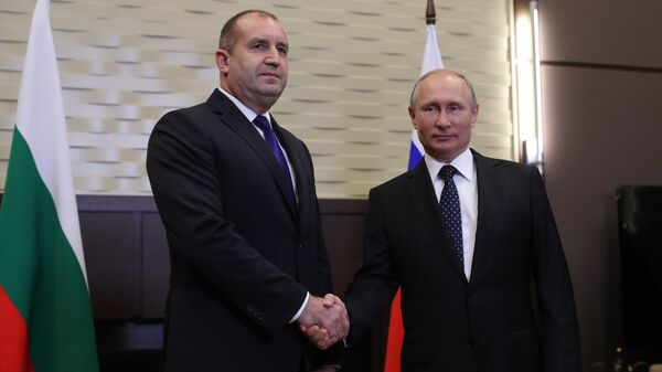 Президент РФ Владимир Путин и президент Болгарии Румен Радев во время встречи в Сочи. 22 мая 2018