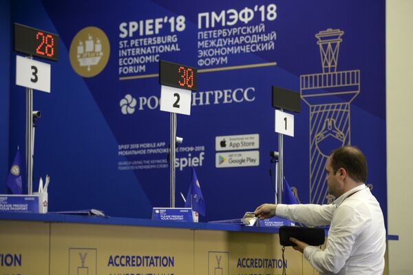 Аккредитация участников перед началом Санкт-Петербургского международного экономического форума-2018