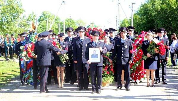Похороны старшего сержанта полиции Кайрата Рахметова, погибшего при нападении на храм Архангела Михаила в Грозном. 22 мая 2018