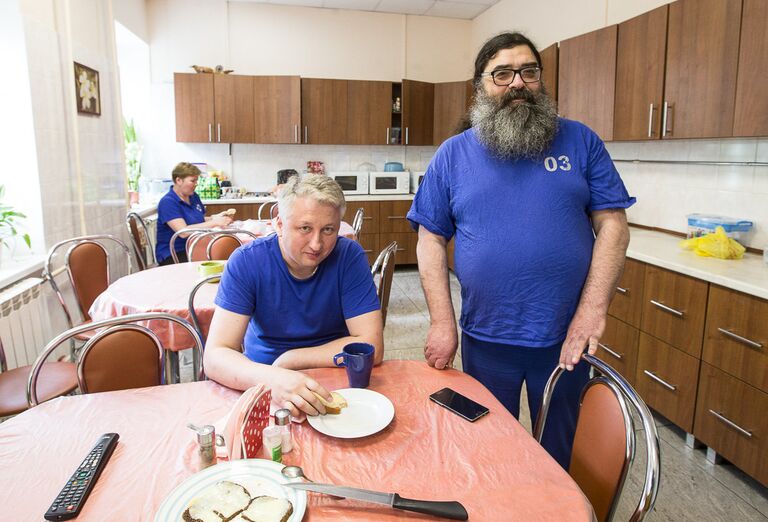 Врач первой подстанции московской скорой помощи иеромонах Феодорит (Сеньчуков) с коллегой