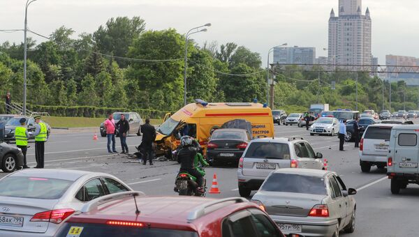 Место столкновения 7 автомобилей на Кутузовском проспекте в Москве. 22 мая 2018