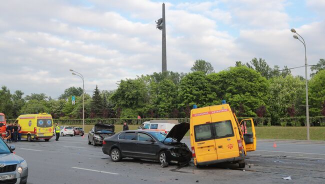 Место столкновения 7 автомобилей на Кутузовском проспекте в Москве. 22 мая 2018