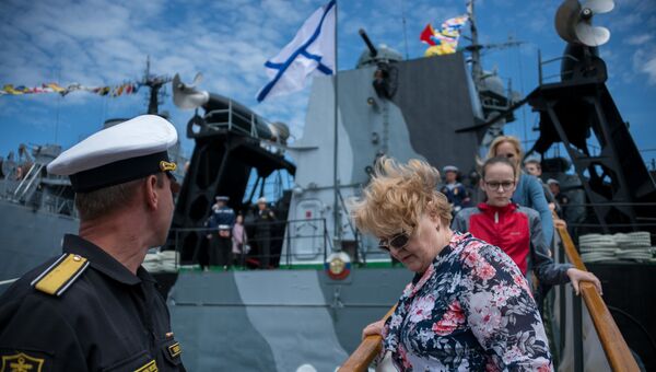 Показ боевых кораблей Черноморского флота РФ в Севастополе