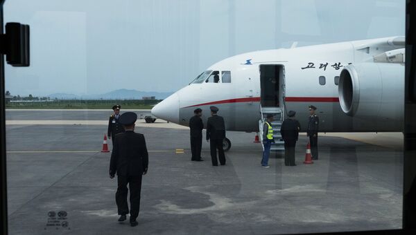 Самолет Ан-148 авиакомпании Air Koreyo, на котором иностранные журналисты вылетят в Вонсан из Пекина, чтобы в дальнейшем освещать закрытие ядерного полигона на севере КНДР. 22 мая 2018