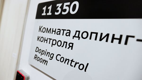 Указатель комнаты допинг-контроля в коридоре БСА Лужники в Москве
