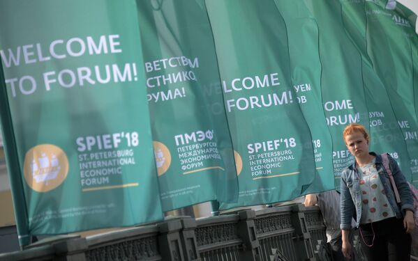 Баннеры с символикой Петербургского международного экономического форума 2018