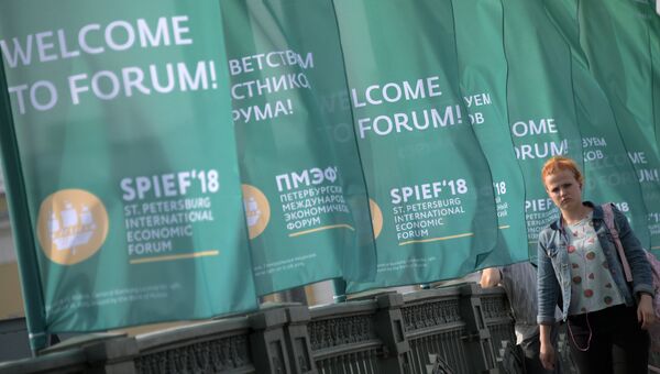 Баннеры с символикой Петербургского международного экономического форума 2018