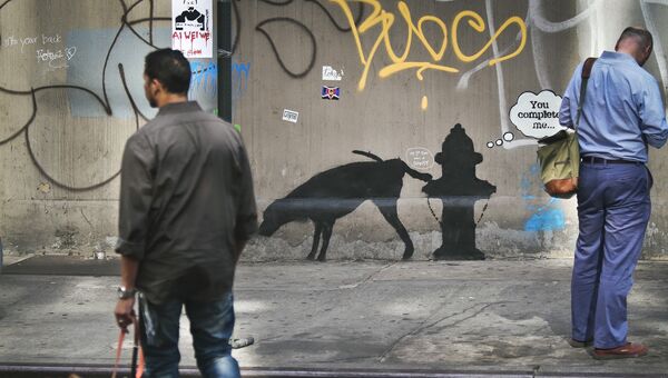 Граффити британского художника Бэнкси на стене в Нью-Йорке