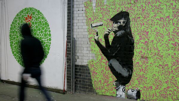 Граффити британского художника Бэнкси на стене в Лондоне. Архивное фото