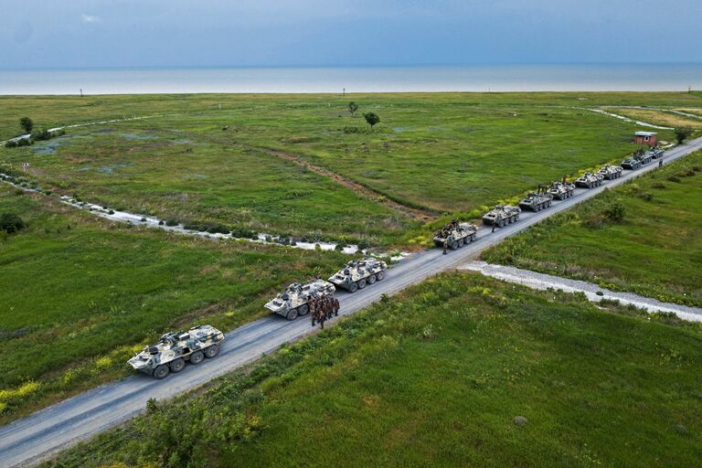 Военнослужащие на БТР-82А на всеармейском конкурсе Чистое небо-2018