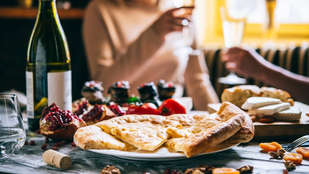 Врач рассказала, чем опасен поздний ужин