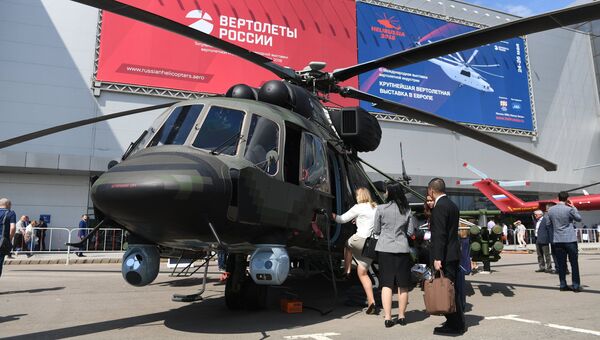 Посетители на международной выставки вертолетной индустрии HeliRussia 2018. Архивное фото