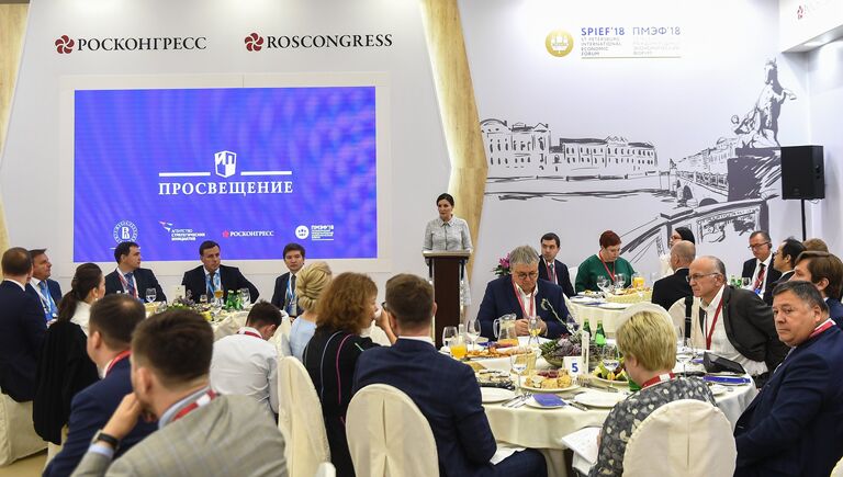 Генеральный директор Агентства стратегических инициатив по продвижению новых проектов (АСИ) Светлана Чупшева выступает на завтраке губернаторов на Петербургском международном экономическом форуме