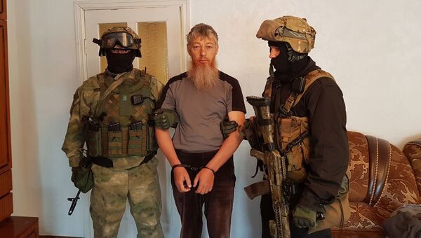 Задержанный сторонник Ат-Такфир Валь-Хиджра (запрещена в РФ) в Карачаево-Черкесии. 24 мая 2018