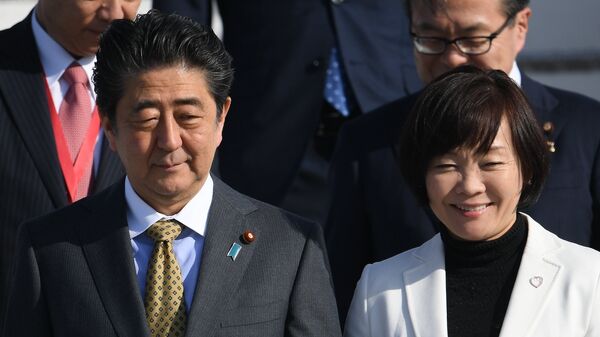 Премьер-министр Японии Синдзо Абэ с супругой Акиэ