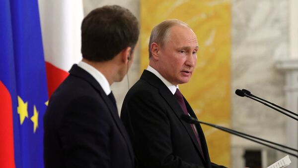 Президент РФ Владимир Путин на пресс-конференции по итогам встречи с президентом Франции Эммануэлем Макроном. Архивное фото