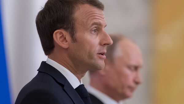 Президент Франции Эммануэль Макрон на совместной с президентом РФ Владимиром Путиным пресс-конференции по итогам встречи в Стрельне. 24 мая 2018