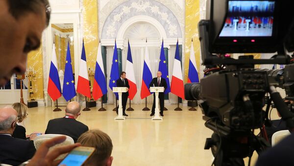 Президент РФ Владимир Путин и президент Франции Эмманюэль Макрон на пресс-конференции по итогам встречи. 24 мая 2018
