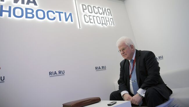 Постоянный представитель Российской Федерации при Европейском Союзе Владимир Чижов на стенде Международного информационного агентства Россия сегодня на Петербургском международном экономическом форуме 2018