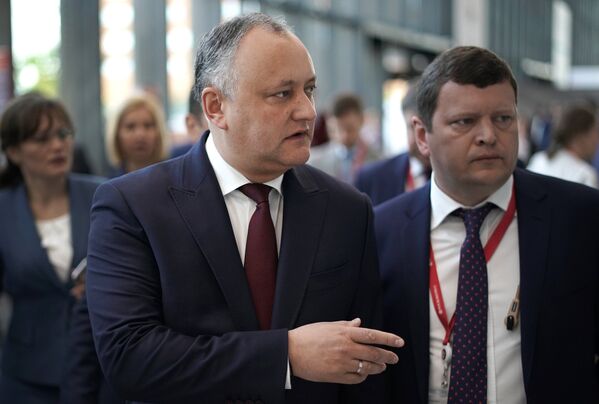 Президент Молдавии Игорь Додон (слева) на Петербургском международном экономическом форуме