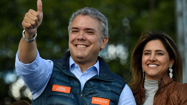 Кандидат в президенты Колумбии от партии Демократический центр Иван Дуке Маркес на митинге в Боготе. 20 мая 2018