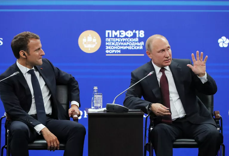 Президент РФ В. Путин принял участие во втором дне работы ПМЭФ - 2018Президент РФ Владимир Путин и президент Французской Республики Эммануэль Макрон (слева) во время бизнес-диалога Россия - Франция в рамках Петербургского международного экономического форума - 2018 Президент РФ В. Путин принял участие во втором дне работы ПМЭФ - 2018Президент РФ Владимир Путин и президент Французской Республики Эммануэль Макрон (слева) во время бизнес-диалога Россия - Франция в рамках Петербургского международного экономического форума - 2018
