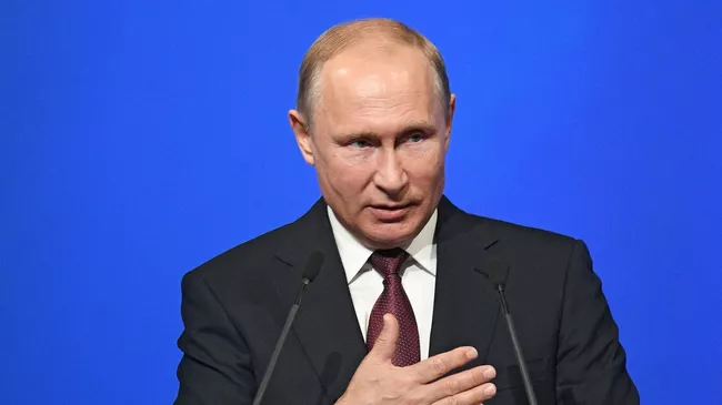 Президент РФ Владимир Путин выступает на пленарном заседании Петербургского международного экономического форума. 25 мая 2018
