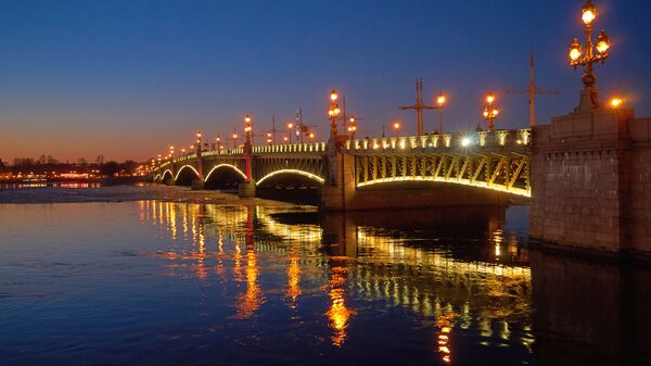 Подсветка Троицкого моста