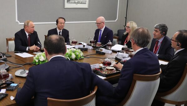 Президент РФ Владимир Путин во время встречи с руководителями и главными редакторами мировых информационных агентств