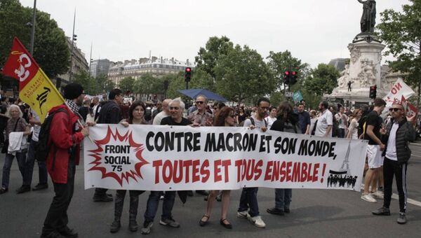Участники антиправительственной акции в Париже. 26 мая 2018